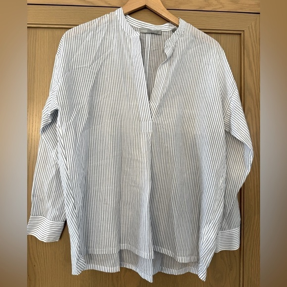 Vince Blue/White Pinstripe Classic V-Neck Cotton Pullover Blouse / Small - Picture 1 of 12
